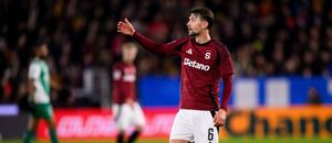 Kaan Kairinen během utkání Sparty s Bohemians