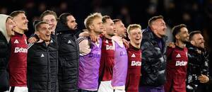 Děkovačka hráčů Sparty po výhře nad Bohemians