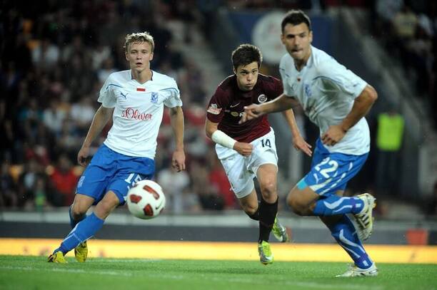 Václav Kadlec během utkání Sparty proti Lechu Poznaň