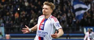 Pavel Šulc, český záložník ve službách Olympique Lyon, slaví vstřelený gól do sítě Paris FC
