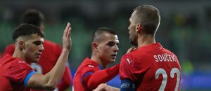 Čeští hráči se radují z gólu do sítě San Marina