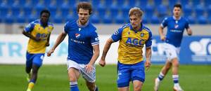 Na snímku ostravský bek Alexander Munksgaard (vlevo) a Matej Riznič, záložník Teplic