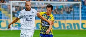 Michal Cupák (Zlín) v souboji s Vlastimilem Daníčkem (Slovácko)