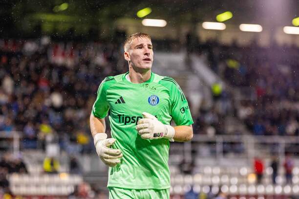 Olomoucký gólman Jan Koutný během utkání Konferenční ligy proti týmu Raków