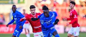 Vojtěch Patrák z Pardubic a Toumani Diakite z Liberce, zápas 16. kola Chance Ligy