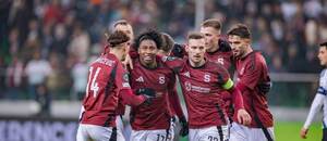 Radost sparťanů po gólu Angela Preciada do sítě Legie