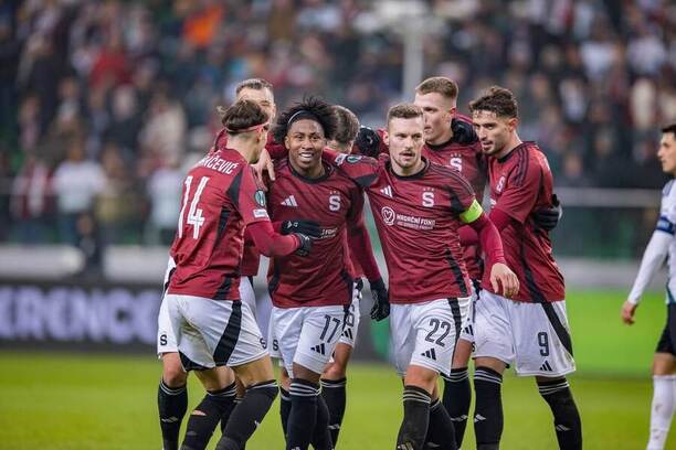 Radost sparťanů po gólu Angela Preciada do sítě Legie