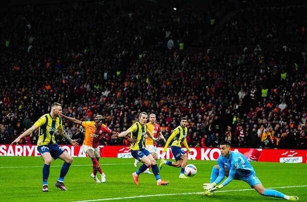 Derby Galatasaray vs. Fenerbahçe, únor 2025
