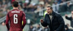 Kaan Kairinen a Brian Priske během utkání s Legií