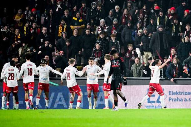 Hráči Pardubic se radují z třetí branky
