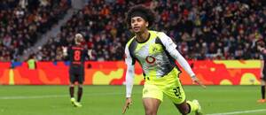 Karim Adeyemi dal vítězný gól v posledním vzájemném duelu Dortmundu s Leverkusenem