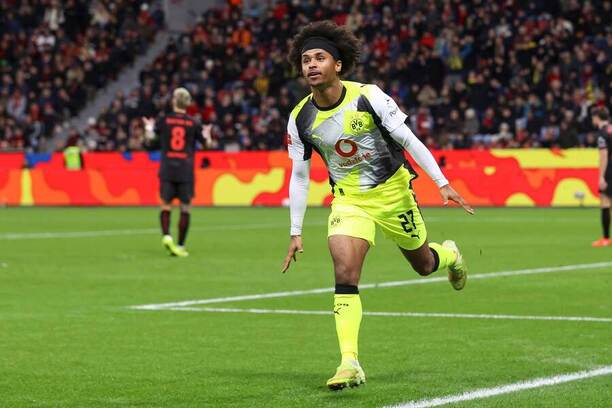 Karim Adeyemi dal vítězný gól v posledním vzájemném duelu Dortmundu s Leverkusenem