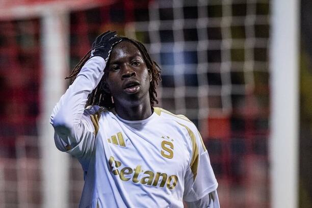 Sparťan Garang Kuol během osmifinále MOL Cupu s Artisem