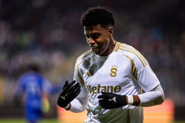 Sparťan John Mercado během pohárového zápasu s Artisem