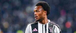 Útočník Juventusu Lois Openda v duelu proti Cagliari