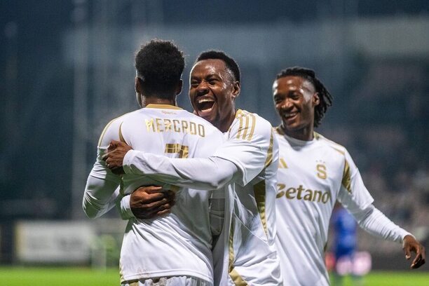 Sparťanská radost po gólu do sítě Artisu