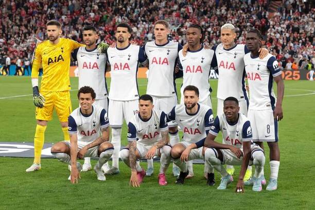 Hráči Tottenhamu před loňským finále Evropské ligy