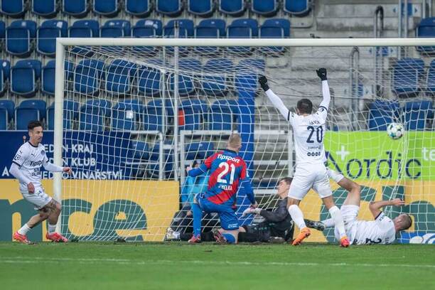 Slovácko střílí první branku Plzni