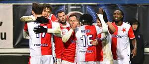 Fotbalisté Slavie Praha se radují z gólu proti Teplicím