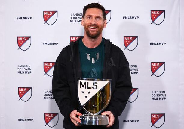 Lionel Messi s trofejí pro nejužitečnějšího hráče MLS