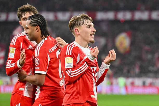 Fotbalisté Bayernu Mnichov slaví gól do sítě Mohuče