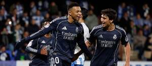Kylian Mbappé (vlevo) se proti Talaveře postaral o dvě branky Realu Madrid
