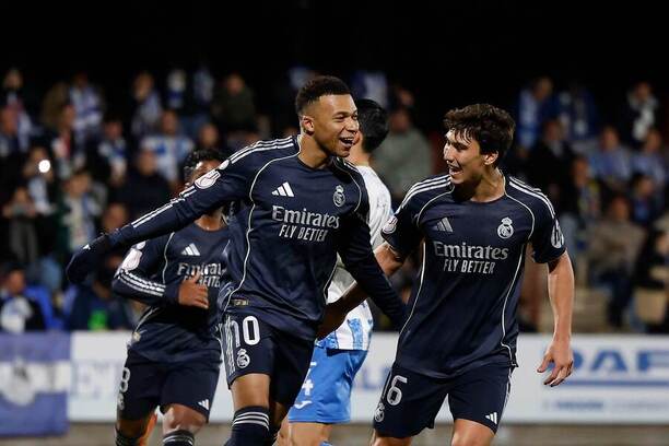 Kylian Mbappé (vlevo) se proti Talaveře postaral o&nbsp;dvě branky Realu Madrid