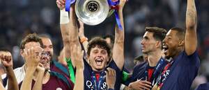 Hráči PSG oslavují vítězství v Lize mistrů