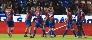 Hráči Plzně slaví gól proti Dukle, prosinec 2025