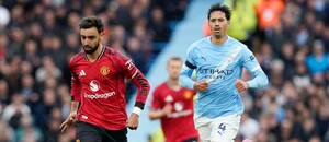 Bruno Fernandes a Tijjani Reijnders v zářijovém vzájemném duelu United proti City