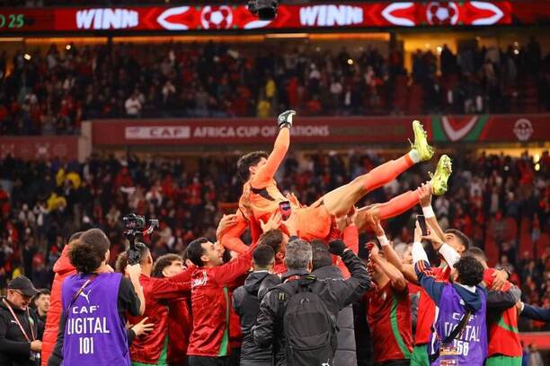 Bono hrdinou semifinále