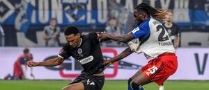 Andréas Houtondji (vlevo) a Jordan Torunarigha v posledním bundesligovém derby St. Pauli vs. Hamburg