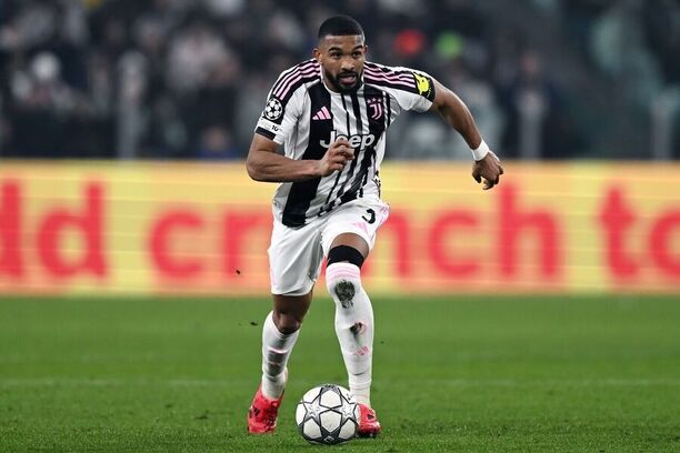 Bremer během výhry Juventusu nad Benfikou