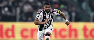 Bremer během výhry Juventusu nad Benfikou