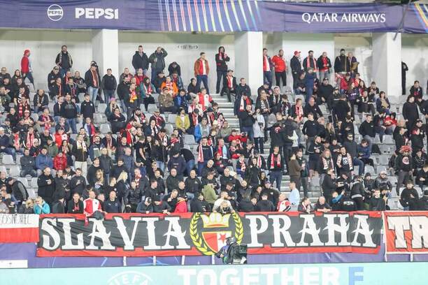 Na Kypr vyjelo přes 500 slávistických příznivců