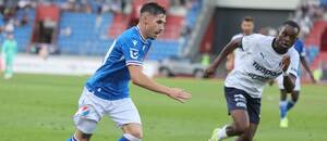 Na snímku Srdjan Plavšič (vlevo), záložník Baníku Ostrava, a obránce Slovácka Gigli Ndefe