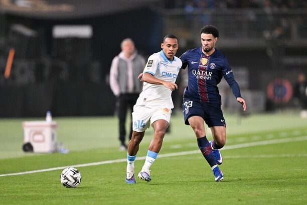 Igor Paixão a&nbsp;Warren Zaïre-Emery v&nbsp;lednovém duelu Marseille a&nbsp;PSG o&nbsp;superpohár