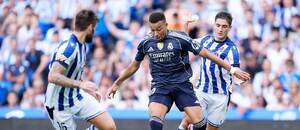 Kylian Mbappé (uprostřed) se v minulém vzájemném duelu Realu Madrid proti Realu Sociedad střelecky prosadil