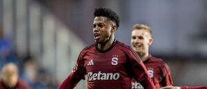 Sparťan John Mercado se raduje z gólu ve Zlíně