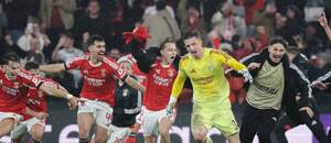 Fotbalisté Benfiky slaví gól brankáře Trubina (ve žlutém) v minulém utkání Ligy mistrů proti Realu Madrid