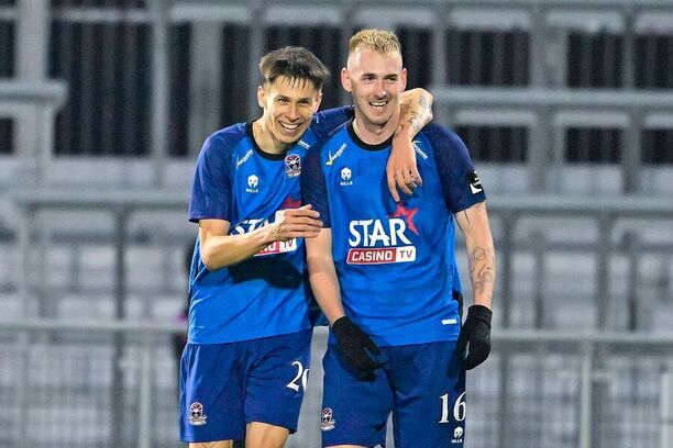 David Hrnčár a Roman Květ během zápasu Denderu se Charleroi