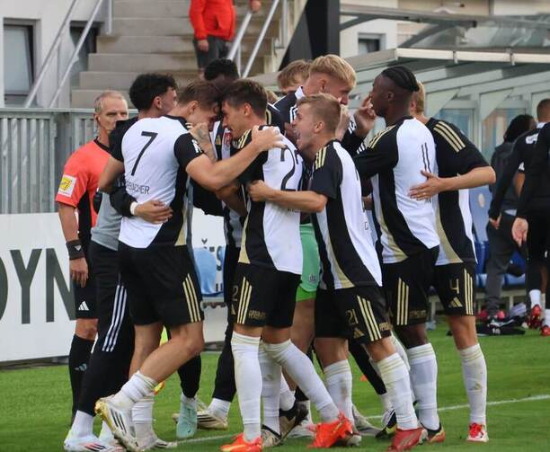 Radost fotbalistů Českých Budějovic ze vstřeleného gólu