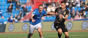 Zápas mezi Baníkem Ostrava a Hradcem Králové: Na snímku zleva Jiří Boula a Samuel Dancák