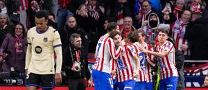 Hráči Atlética oslavují gól proti Barceloně