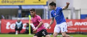 Na fotce zleva zlínský obránce Michal Fukala a David Buchta, záložník v barvách Baníku Ostrava