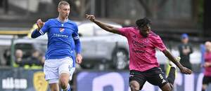 Zápas 11. kola Chance Ligy 2025/2026: Na snímku zleva ostravský obránce Ondřej Kričfaluši a záložník Zlína Joss Didiba