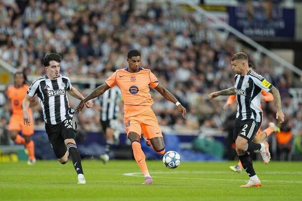 Barcelona vyhrála na podzim na půdě Newcastlu 2:1