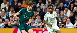 Rúben Días a Vinícius v minulém vzájemném duelu Man City a Realu v Lize mistrů