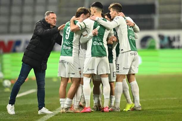 Hráči Jablonce slaví gól do sítě Olomouce