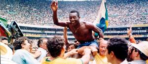 Pelé nad hlavami spoluhráčů – Brazílie vyhrává MS 1970